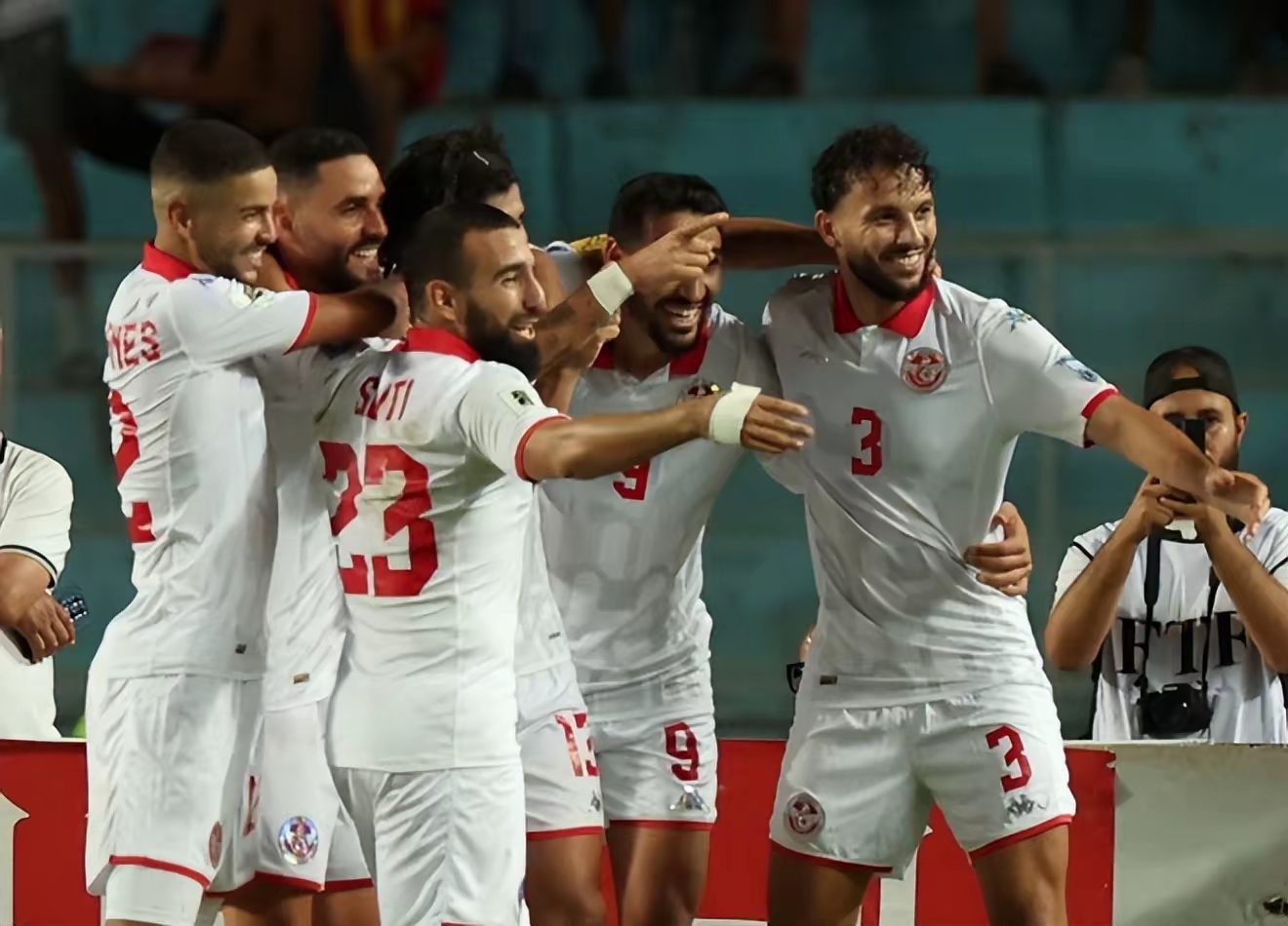 印第安纳步行者迎亚冠关键赛；国际比赛日绝杀压哨；媒体盛赞；更衣室氛围转暖的简单介绍